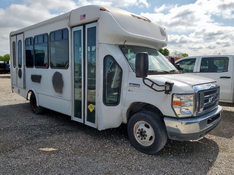2016 Ford Econoline E350 Super Duty Cutaway Van