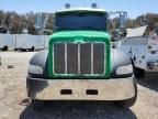 2017 Peterbilt 348