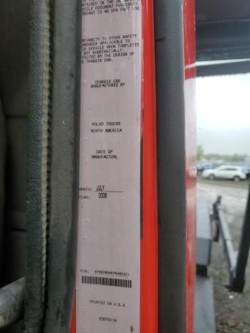2007 Volvo VHD ROLL-OFF Container Truck