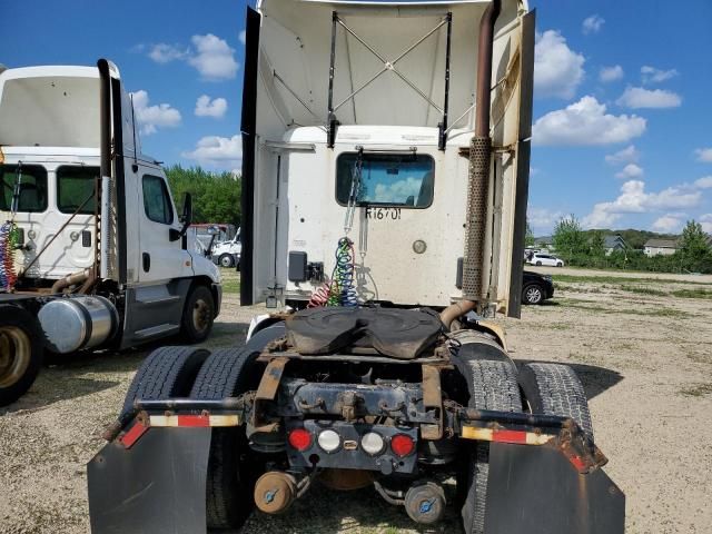 2015 Kenworth T680 Semi Truck