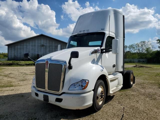 2015 Kenworth T680 Semi Truck