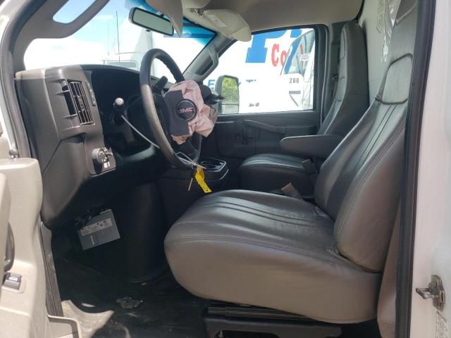 2022 GMC Savana Cutaway G3500