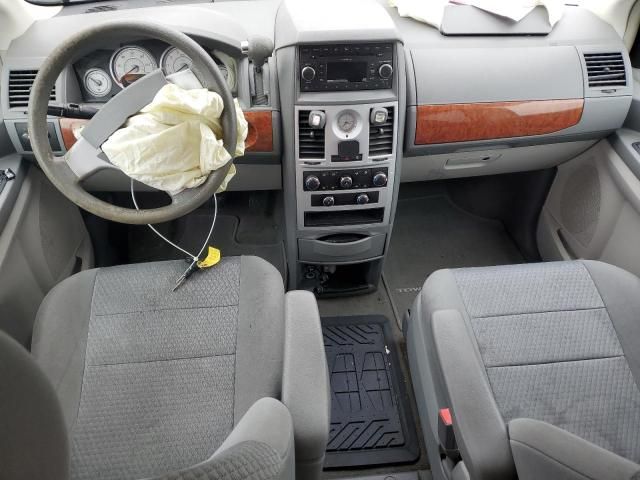 2009 Chrysler Town & Country LX