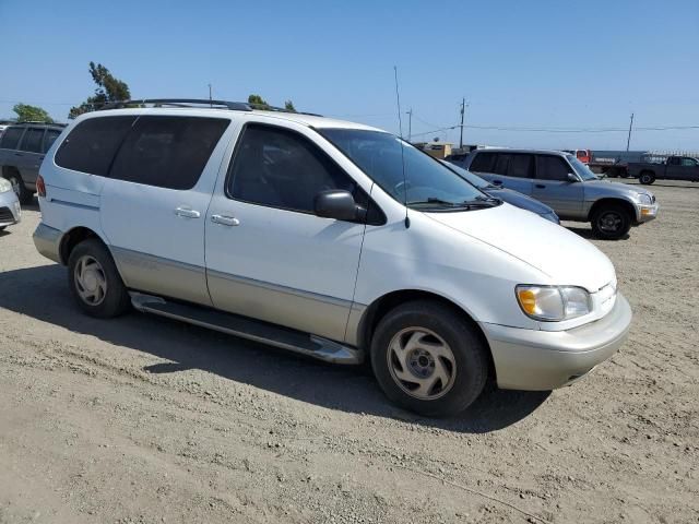 2000 Toyota Sienna LE