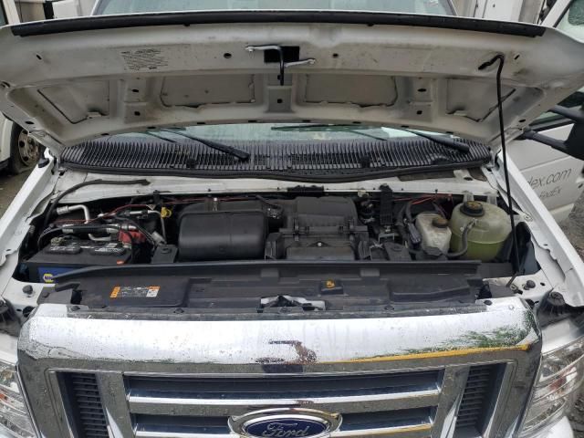2022 Ford Econoline E450 Super Duty Cutaway Van