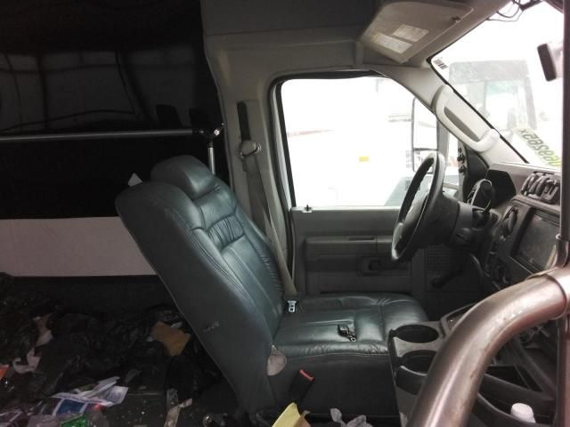 2018 Ford Econoline E450 Super Duty Cutaway Van