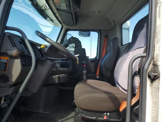 2018 Volvo VNL Semi Truck