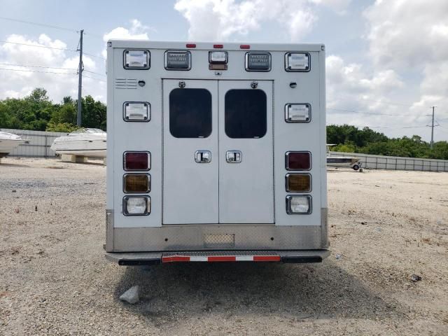 2019 Ford Econoline E450 Super Duty Cutaway Van