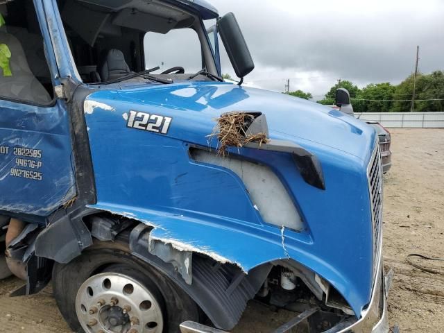 2009 Volvo VNL Semi Truck