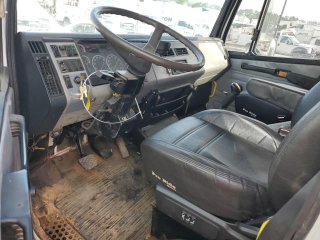 2002 Freightliner Medium Conventional FL70