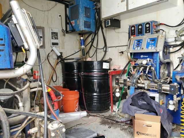 2015 United UXT-8 520TA70 Enclosed Cargo Trailer With Spray FO