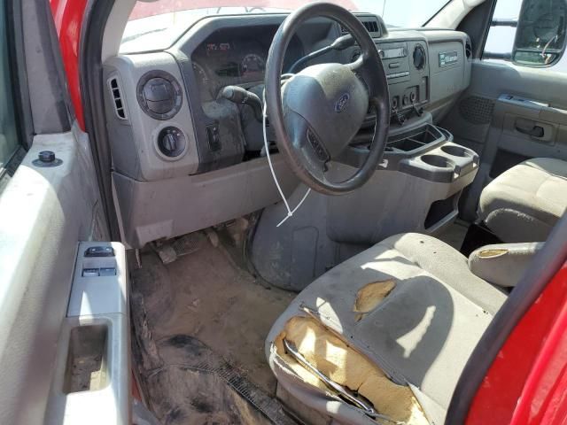 2013 Ford Econoline E350 Super Duty Cutaway Van
