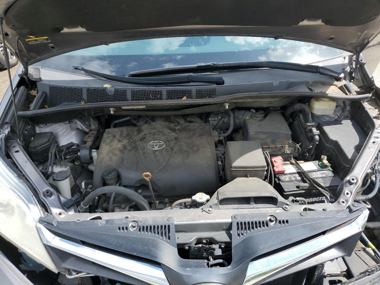 2018 Toyota Sienna LE