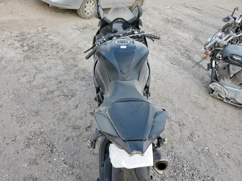 2025 Kawasaki ZX1002 L