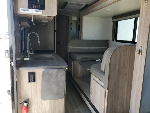 2022 Winnebago Minnie