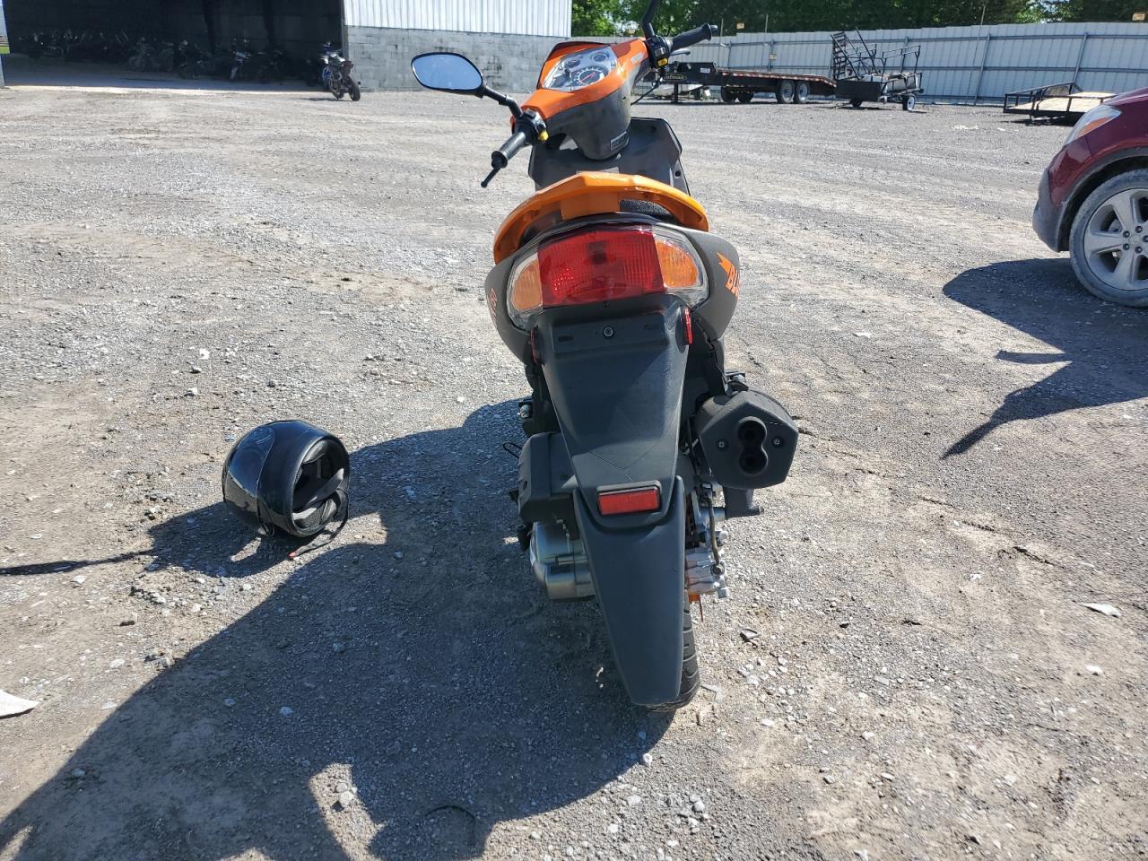 2006 Genuine Scooter Co. Blur 150