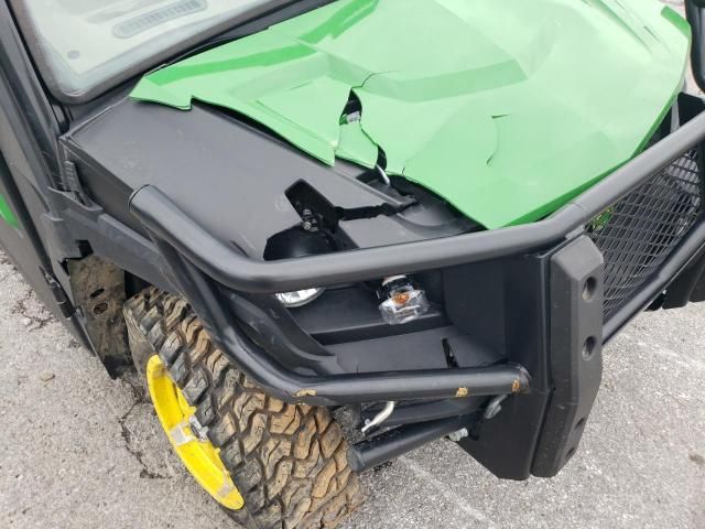 2022 John Deere XUV835R