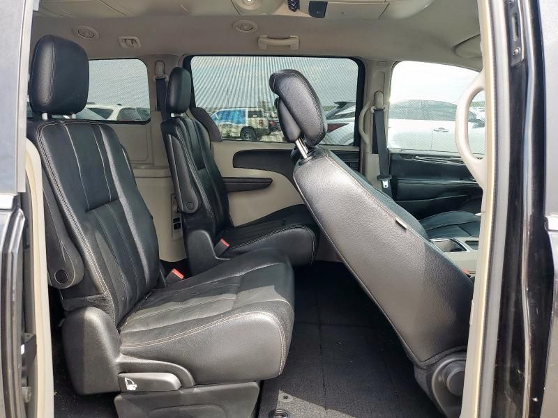 2015 Chrysler Town & Country Touring