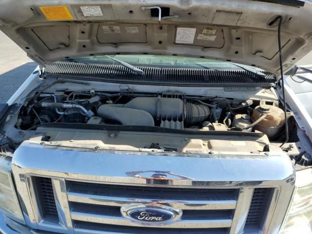2012 Ford Econoline E450 Super Duty Cutaway Van