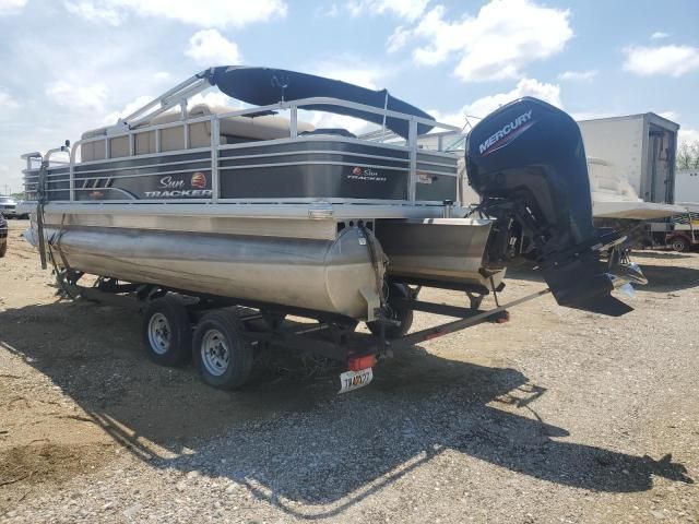 2023 Sun Tracker Partybarge
