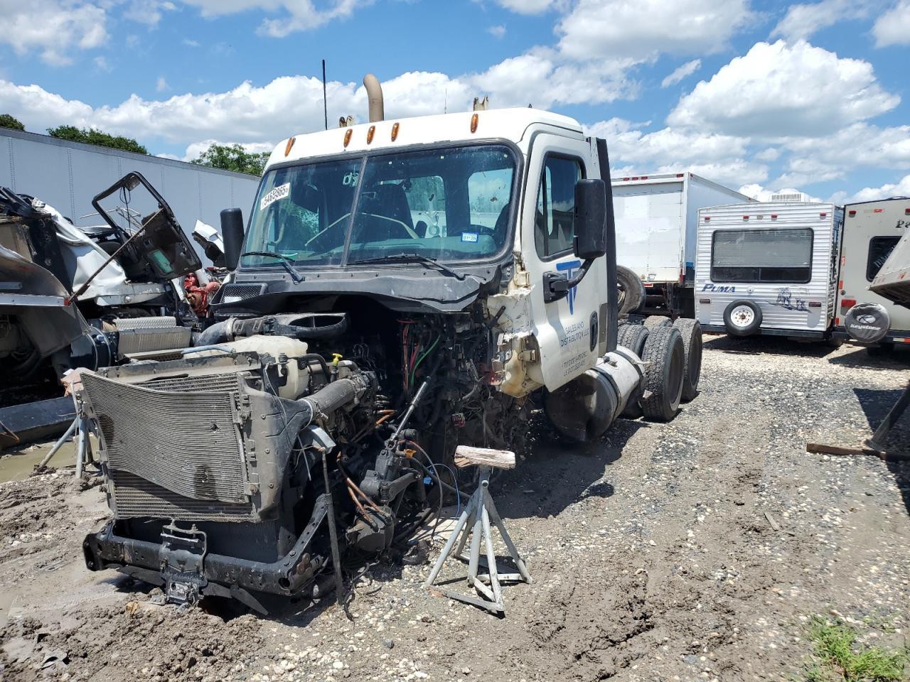 2015 Freightliner Cascadia 125 Semi Truck