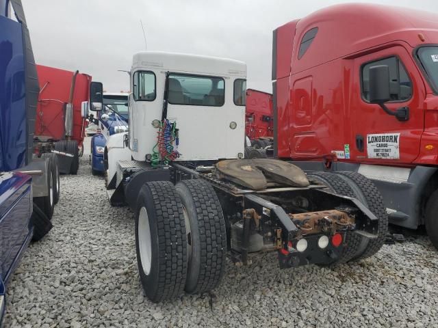 2016 Kenworth T300 Semi Truck