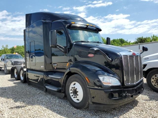 2019 Peterbilt 579 Semi Truck