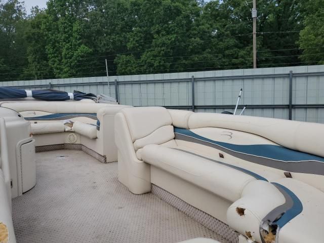 2004 Bennington Marine Boat