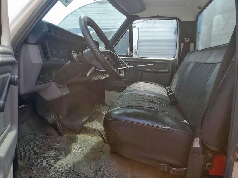 1997 Ford F800
