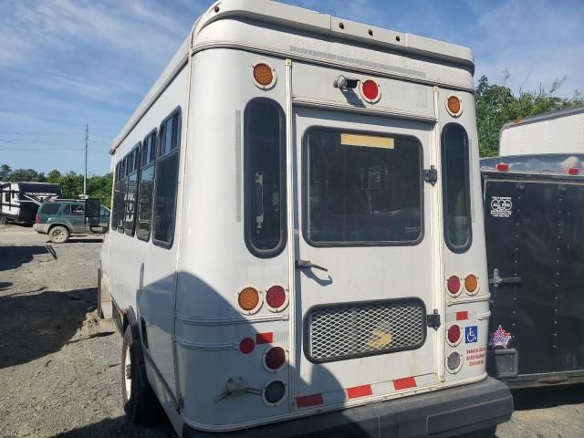 2017 Ford Econoline E350 Super Duty Cutaway Van