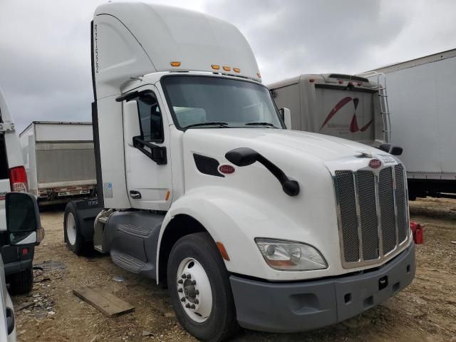2018 Peterbilt 579 Semi Truck