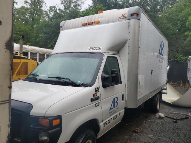 2010 Ford Econoline E450 Super Duty Cutaway Van