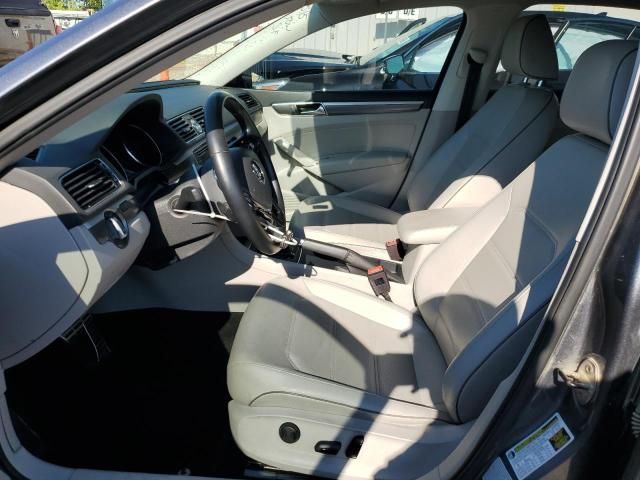 2017 Volkswagen Passat R-Line