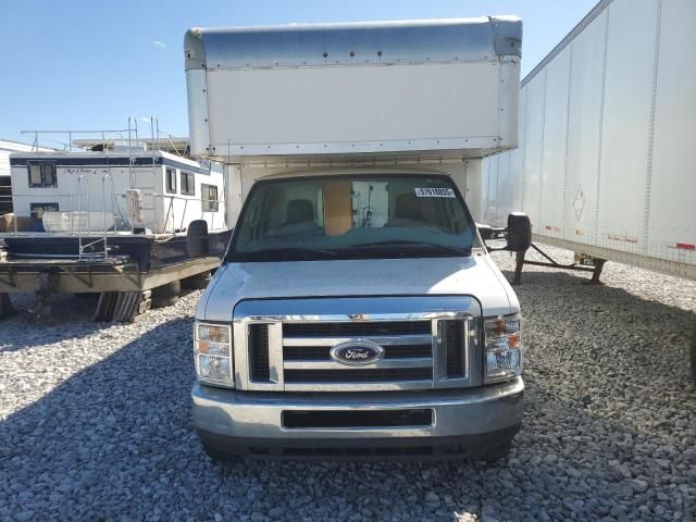 2018 Ford Econoline E450 Super Duty Cutaway Van