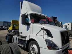 Camiones sin daños a la venta en subasta: 2011 Volvo VNL Semi Truck