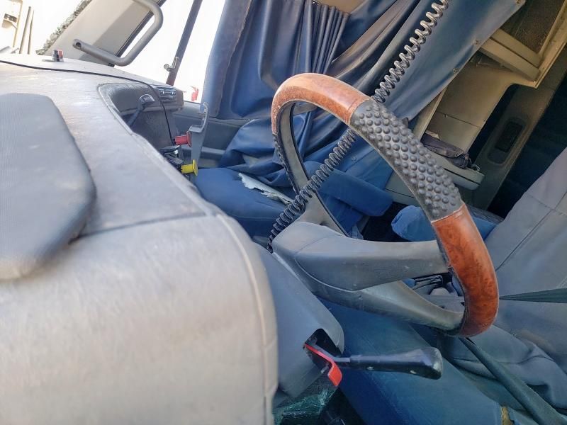 2005 Freightliner Columbia 120 Semi Truck