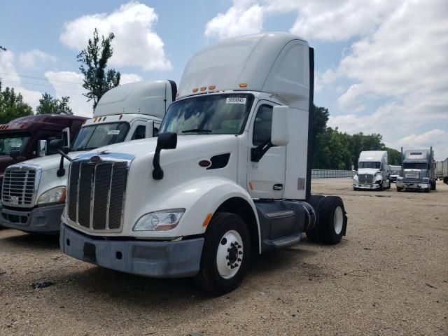 2016 Peterbilt 579 Semi Truck