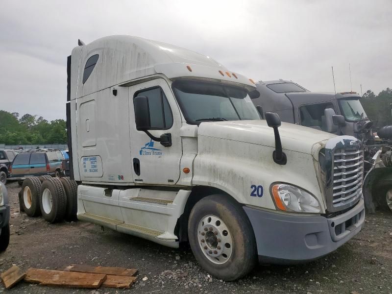 2011 Freightliner Cascadia 125 Semi Truck