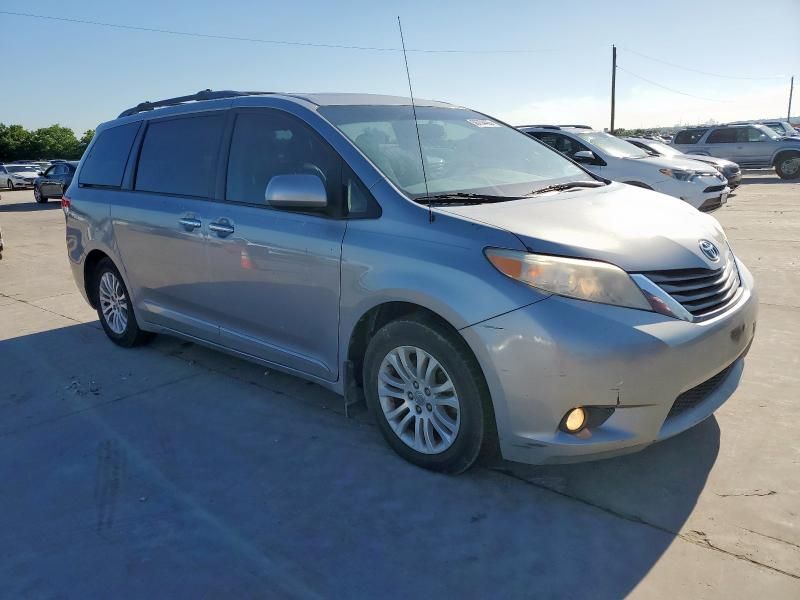 2013 Toyota Sienna XLE