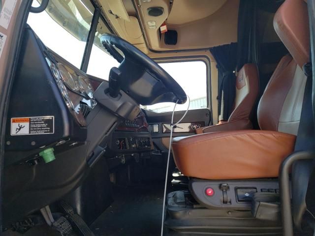 2018 Western Star 2018 Western Star 5700XE Semi Truck