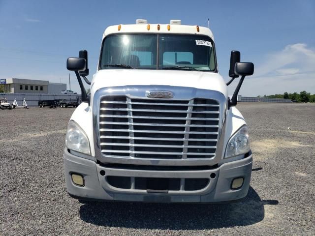 2011 Freightliner Cascadia 125 Semi Truck
