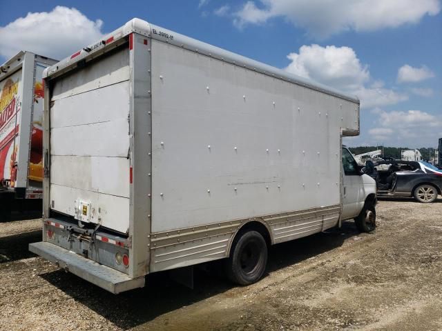 2007 Ford Econoline E450 Super Duty Cutaway Van