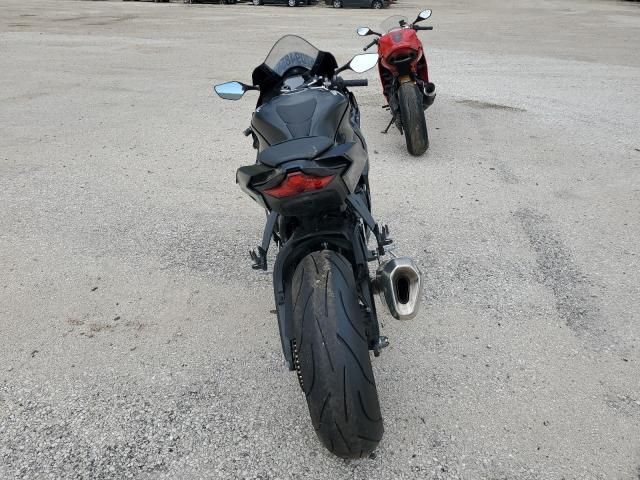 2021 Kawasaki ZX1002 L