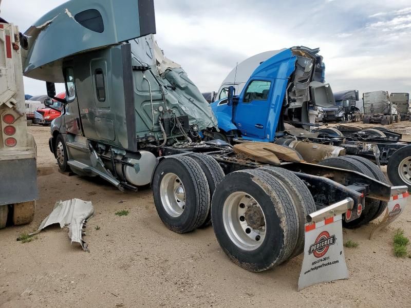 2020 Freightliner Cascadia 126 Semi Truck