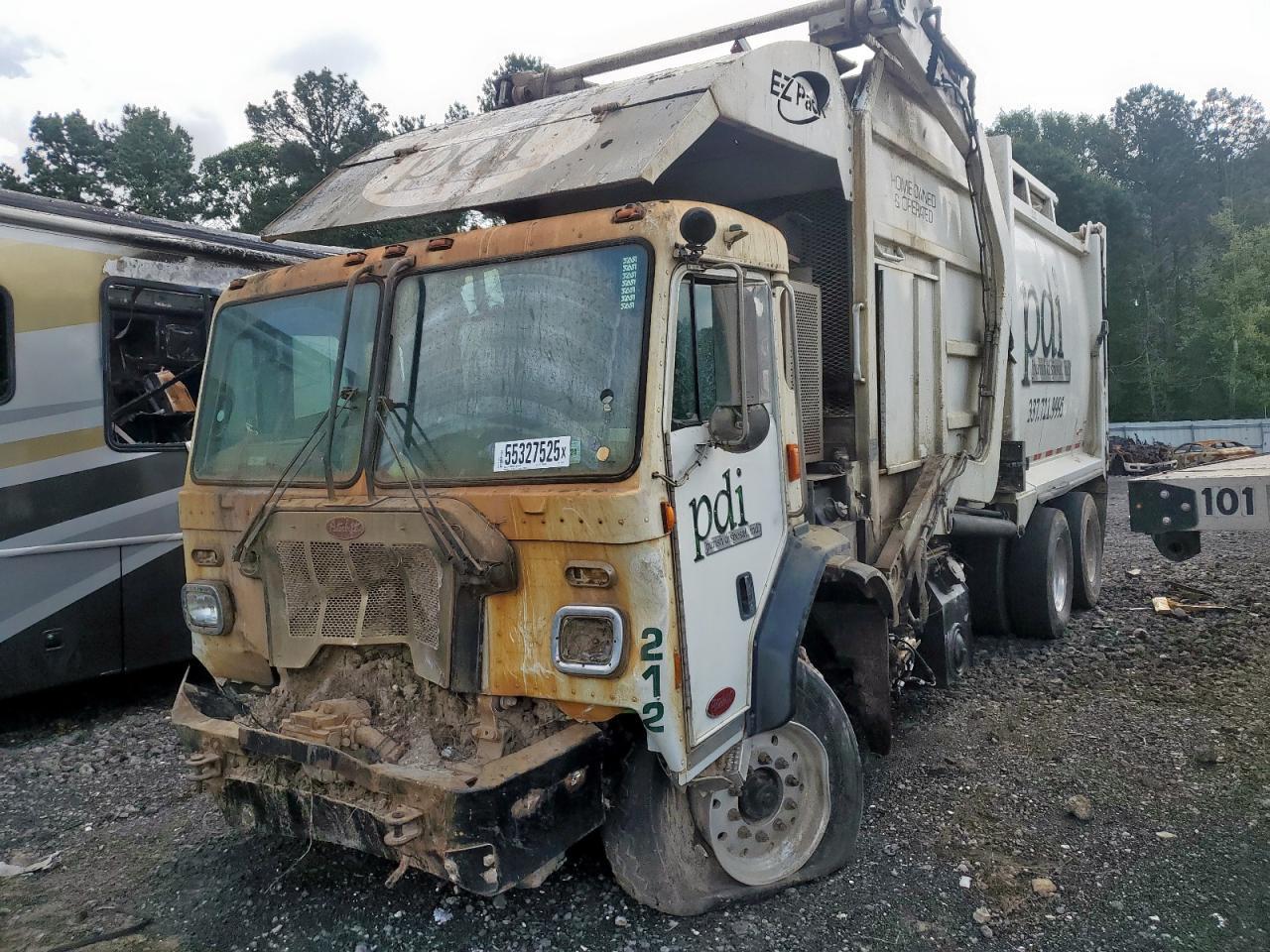 2020 Peterbilt 520 Refuse Truck