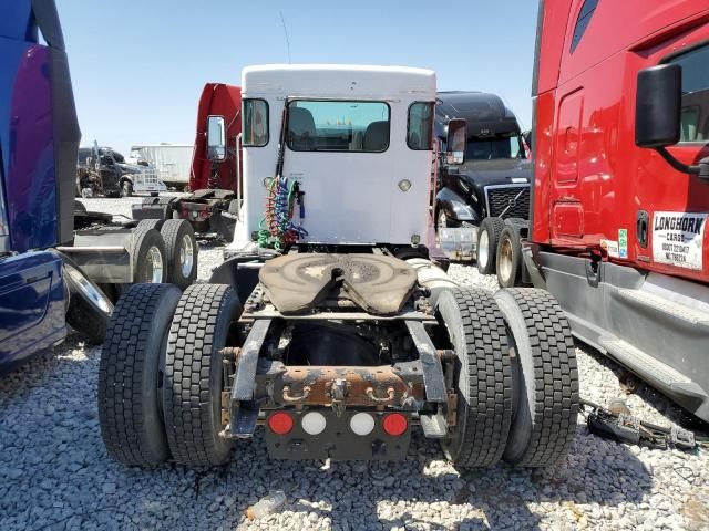 2016 Kenworth T300 Semi Truck