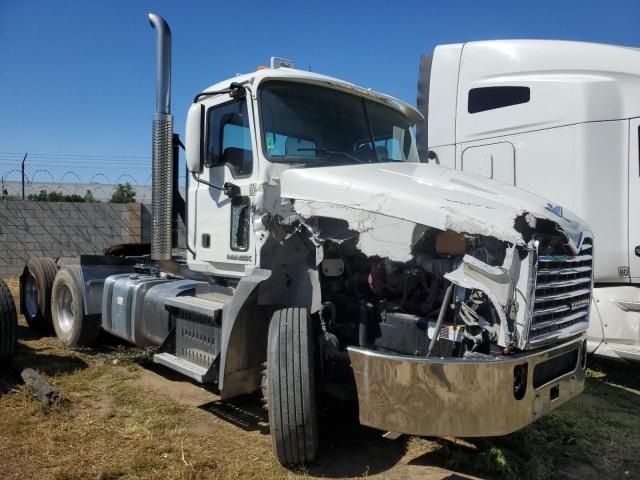 2013 Mack 600 CXU600