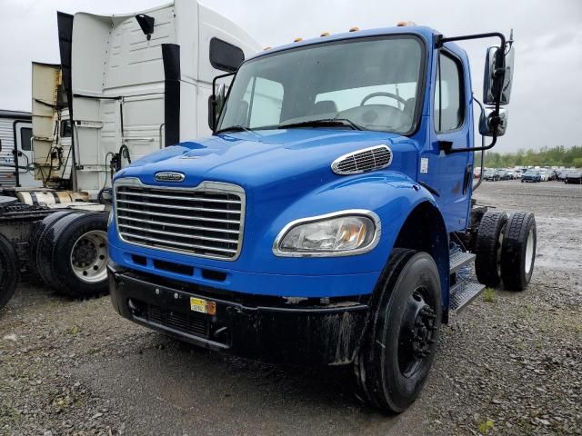 2010 Freightliner Business Class M2 Semi Truck