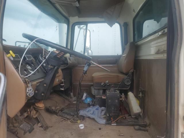 1990 Ford LT8000 Dump Truck