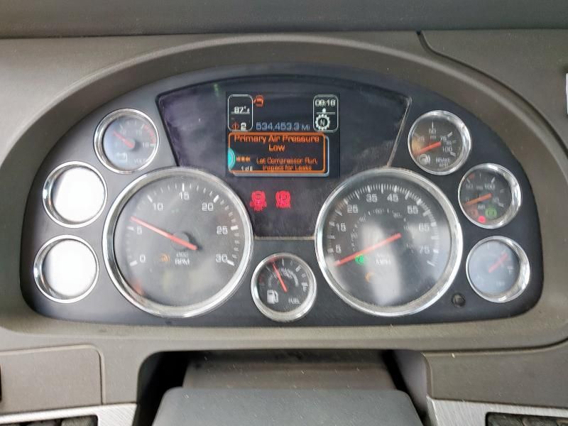 2016 Kenworth T680 Semi Truck